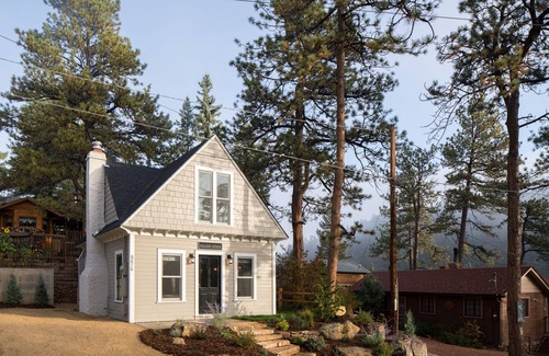 Green Mountain Falls Cottage | Holiday House - Modern Mountain Escape GMF Lic # 26