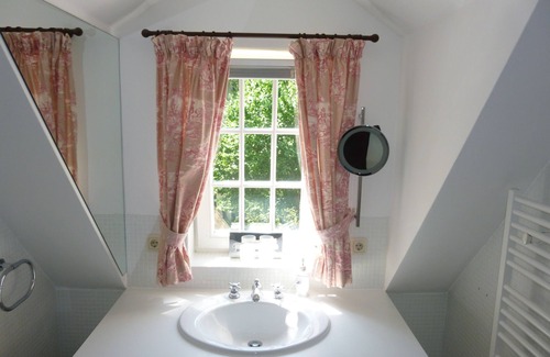 Klein Bollhagen House | Holiday house "Am Brunnen" with private whirlpool, fireplace, garden