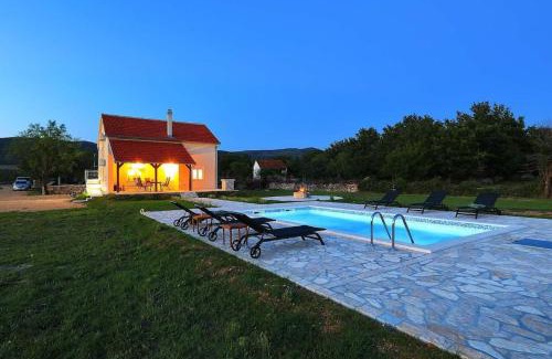 Ervenik Villa | Holiday House Aurora Borealis