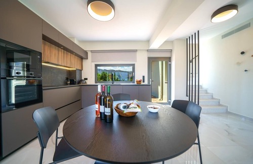 Potistiria House | Holiday house Galatas for 1 - 13 persons with 6 bedrooms - Holiday house