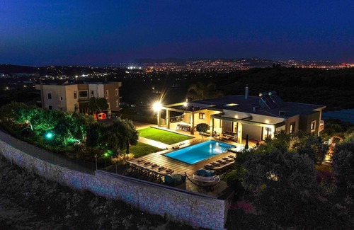 Potistiria House | Holiday house Galatas for 1 - 13 persons with 6 bedrooms - Holiday house
