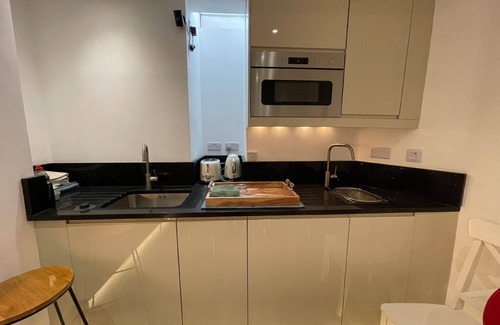 North Greenford House | Holiday house Greenford for 1 - 12 persons with 6 bedrooms - Twin house