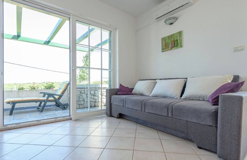 Veli Rat House | Holiday House in a quiet area,covered terrace