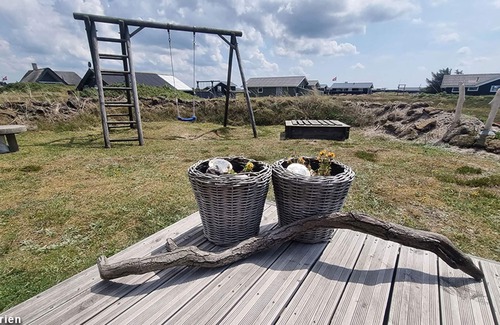 Hvide Sande House | Holiday house in Bjerregard on Holmsland Klit, family friendly, WiFi and oven