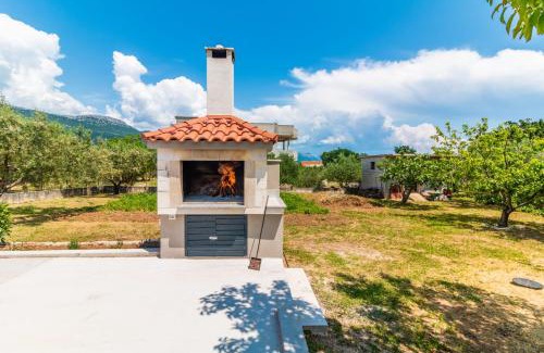 Rudine House | Holiday house Kristina with jacuzzi pool only for you