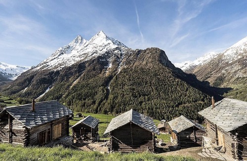Evolene Ski Chalet | Holiday house La Forclaz VS for 1 - 6 persons with 3 bedrooms - Historical building