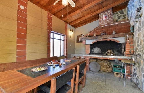 Benkovac Ski Chalet | Holiday House Meri with pool in a peaceful area