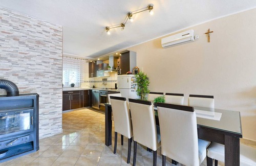 Benkovac Ski Chalet | Holiday House Meri with pool in a peaceful area