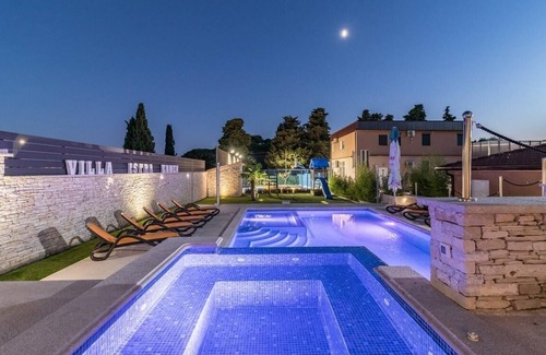 Valtura House | Holiday house Pula for 1 - 18 persons with 7 bedrooms - Holiday home