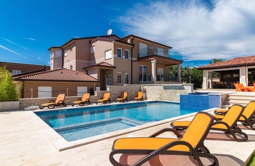 Valtura House | Holiday house Pula for 1 - 18 persons with 7 bedrooms - Holiday home