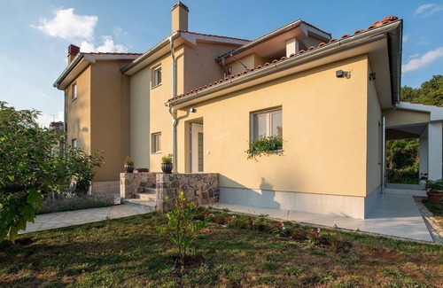 Sarsoni House | Holiday house Rijeka for 1 - 8 persons with 3 bedrooms - Row house