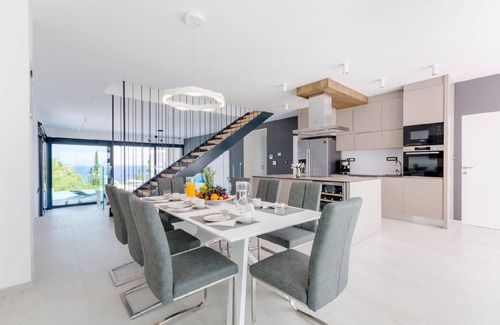Sutivan House | Holiday house Sutivan for 1 - 16 persons with 6 bedrooms - Luxury holiday home