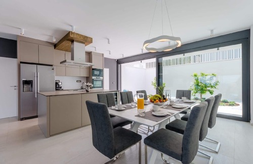 Sutivan House | Holiday house Sutivan for 1 - 16 persons with 6 bedrooms - Luxury holiday home