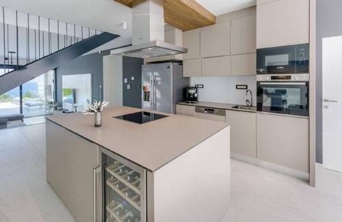 Sutivan House | Holiday house Sutivan for 1 - 16 persons with 6 bedrooms - Luxury holiday home