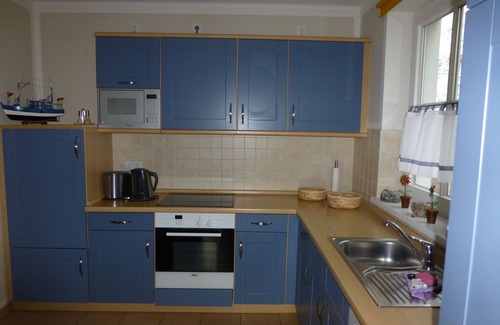 Putbus House | Holiday house thatched with reed in natural reserve area with garden and terrace