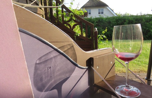 Putbus House | Holiday house thatched with reed in natural reserve area with garden and terrace