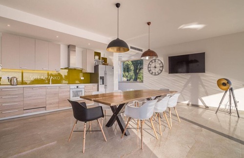 Tucepi House | Holiday house Tučepi for 1 - 10 persons with 4 bedrooms - Luxury holiday home