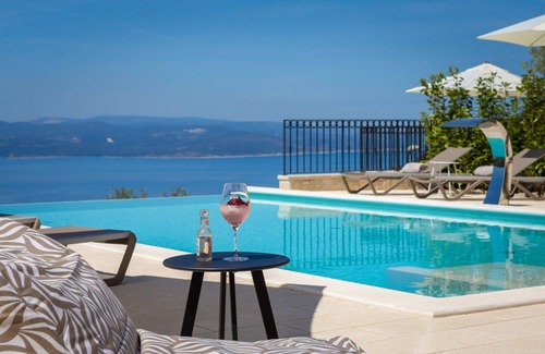 Veliko Brdo House | Holiday house Tučepi for 1 - 12 persons with 5 bedrooms - Holiday house