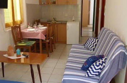 Preko House | Holiday house Villa Jadran - 10 m from beach: - Preko, Island Ugljan, Croatia