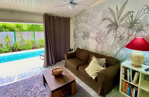 Punaauia House | Holiday house with private pool, near the beach with an exotic garden