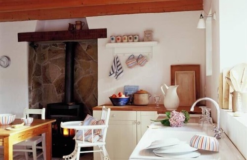 Plougrescant House | Holiday in a stylishly renovated fishing house by the sea