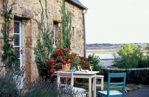 Plougrescant House | Holiday in a stylishly renovated fishing house by the sea