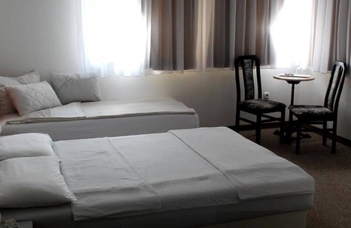 Mali Radic House | Holiday In Bihać - Triple Room with Shower 1