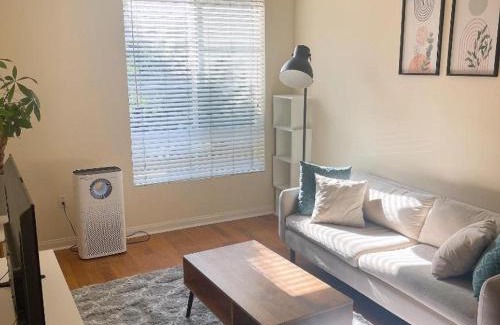 Koreatown Apartment | Holiday in LA - 1br with Free parking, Laundry, Pool