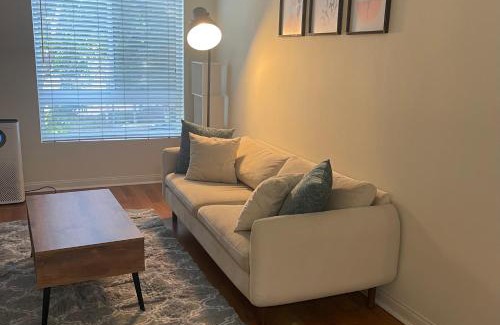 Koreatown Apartment | Holiday in LA - 1br with Free parking, Laundry, Pool