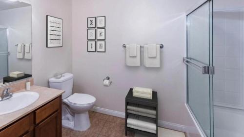 Koreatown Apartment | Holiday in LA - 1br with Free parking, Laundry, Pool