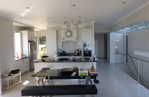 Cape Peninsula House | Holiday in style in Cape Towns most sought after Consevation Village.