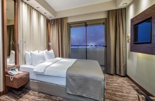 Lara Hotel | Holiday Inn Antalya - Lara by IHG