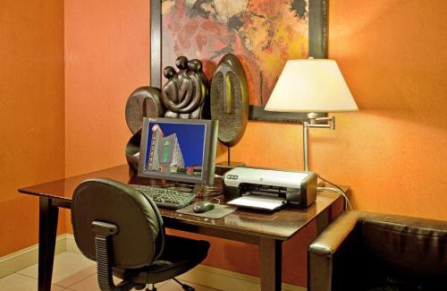 Manhattan Hotel | Holiday Inn At the Campus by IHG