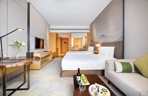 Weibin District Hotel | Holiday Inn Baoji Central by IHG