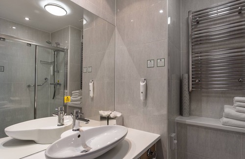 Cannock Hotel | Holiday Inn Birmingham North - Cannock by IHG