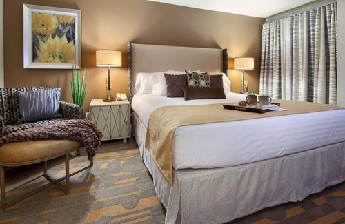Las Vegas Resort | Holiday Inn Club Desert Club Oasis and Walking Distance to the Sphere-1 Bedroom