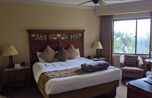 Tahoe Village Resort | Holiday Inn Club Vacations Tahoe Ridge Resort by IHG Modern 1 Bedroom