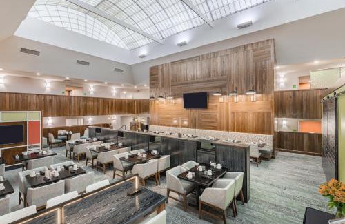 Columbus Hotel | Holiday Inn - Columbus by IHG