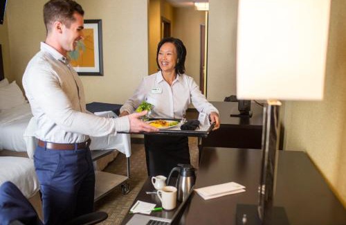 Columbus Hotel | Holiday Inn - Columbus by IHG