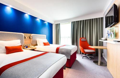 Bishop's Stortford Hotel | Holiday Inn Express London Stansted Airport by IHG