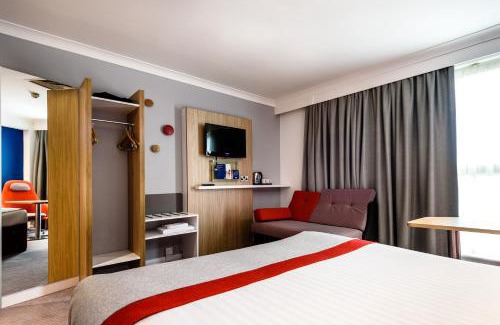 Bishop's Stortford Hotel | Holiday Inn Express London Stansted Airport by IHG