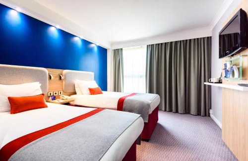 Bishop's Stortford Hotel | Holiday Inn Express London Stansted Airport by IHG