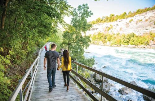 Glendale Hotel | Holiday Inn Express Niagara-On-The-Lake by IHG