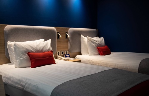Bishop's Stortford Hotel | Holiday Inn Express London Stansted Airport by IHG