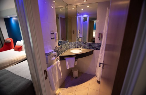 Bishop's Stortford Hotel | Holiday Inn Express London Stansted Airport by IHG
