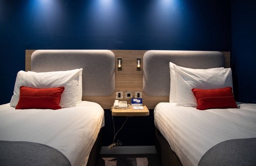 Bishop's Stortford Hotel | Holiday Inn Express London Stansted Airport by IHG