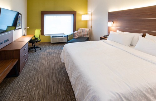 North Battleford Hotel | Holiday Inn Express & Suites North Battleford by IHG