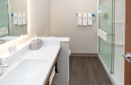 North Battleford Hotel | Holiday Inn Express & Suites North Battleford by IHG