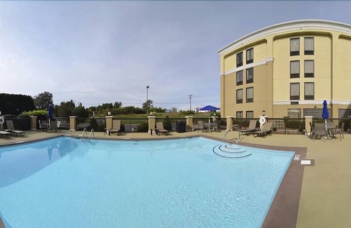 Burlington Hotel | Holiday Inn Express Burlington, an IHG Hotel