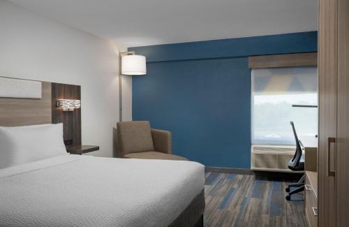 Linthicum Heights Hotel | Holiday Inn Express & Suites Baltimore - BWI Airport North by IHG